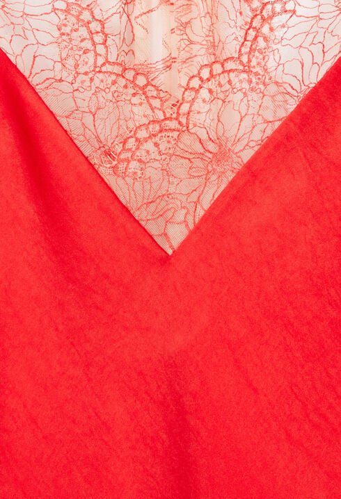 Robe fluide satin&eacute;e dentelle