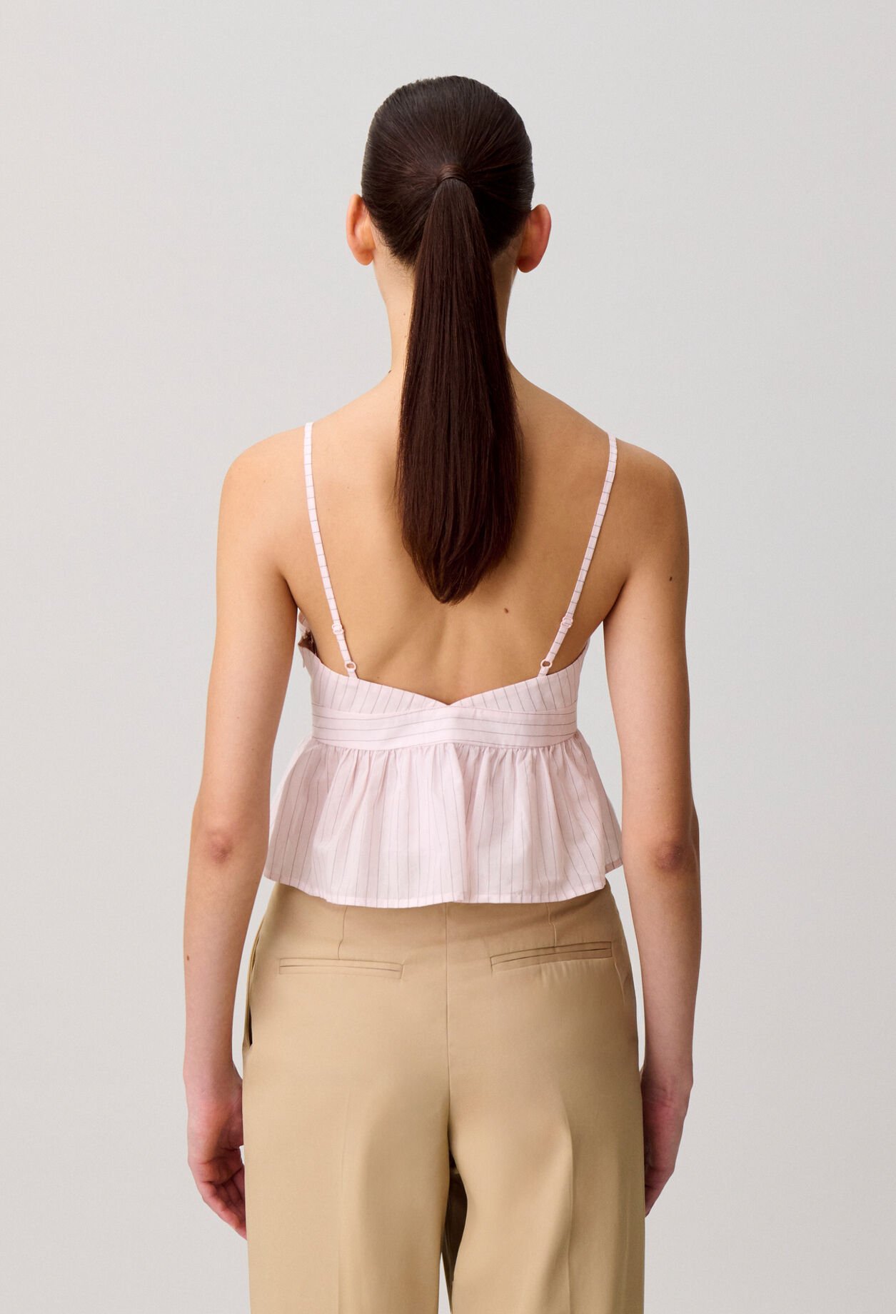 Top mit tiefem Ausschnitt