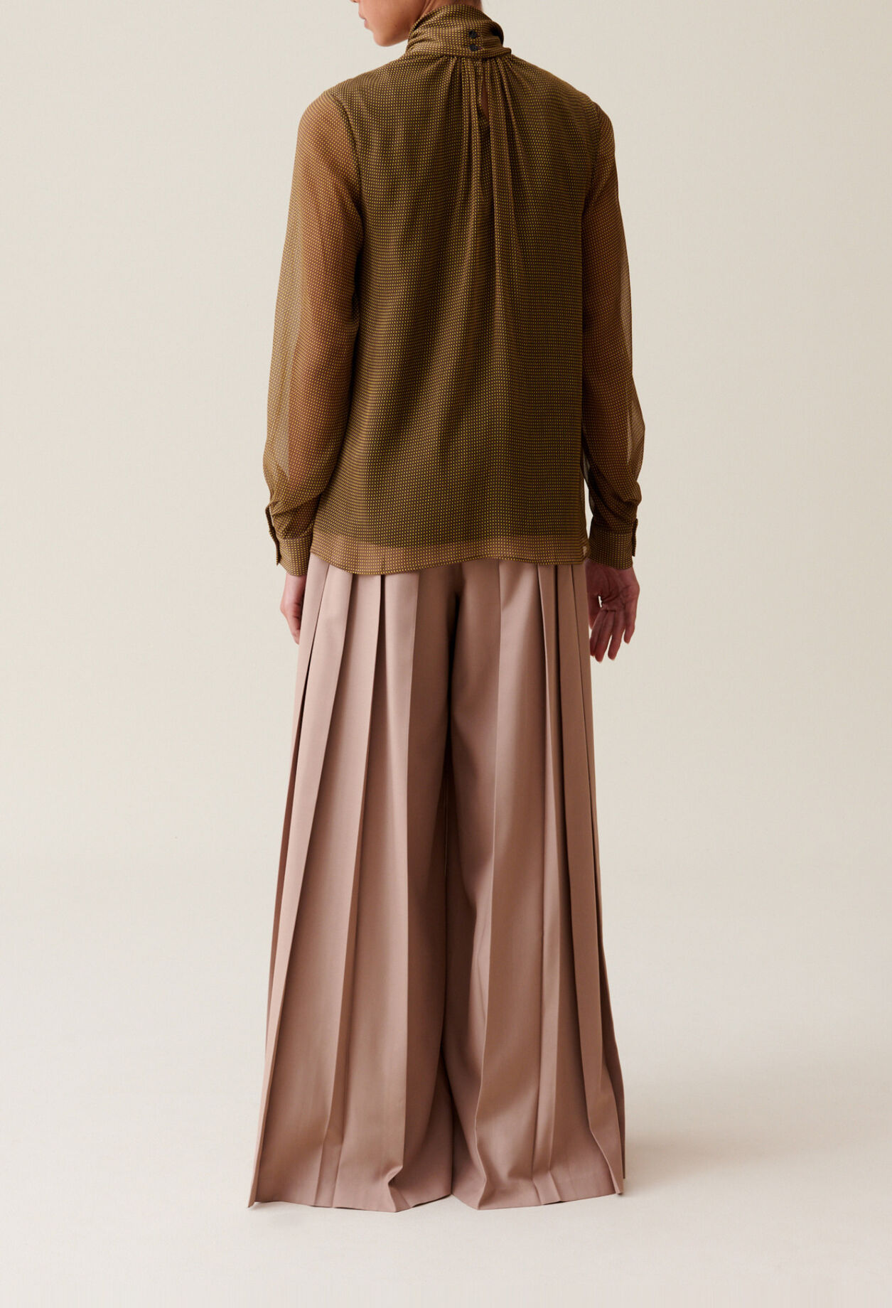 Blouse lavalli&egrave;re carreaux fluide