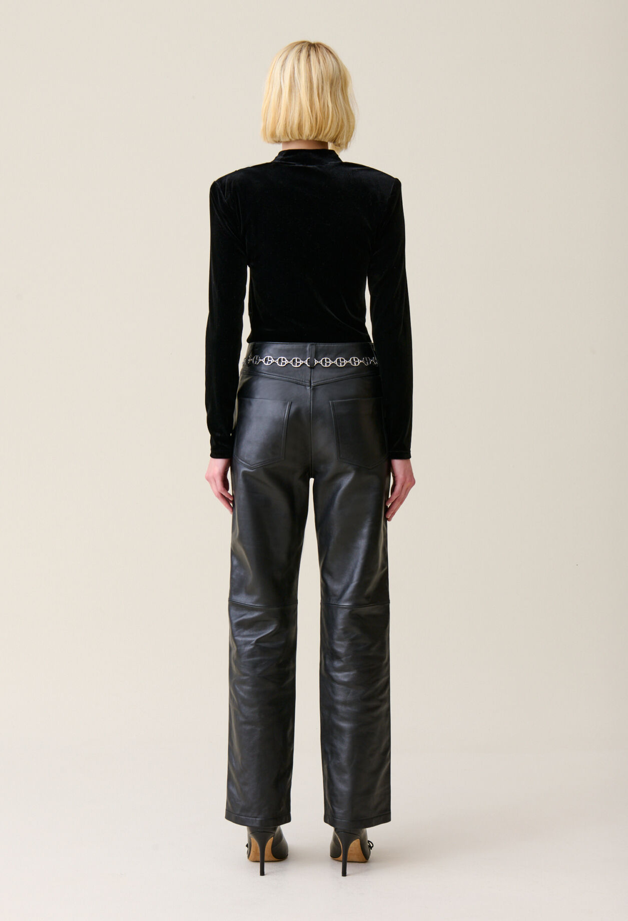 Fitted black velvet top