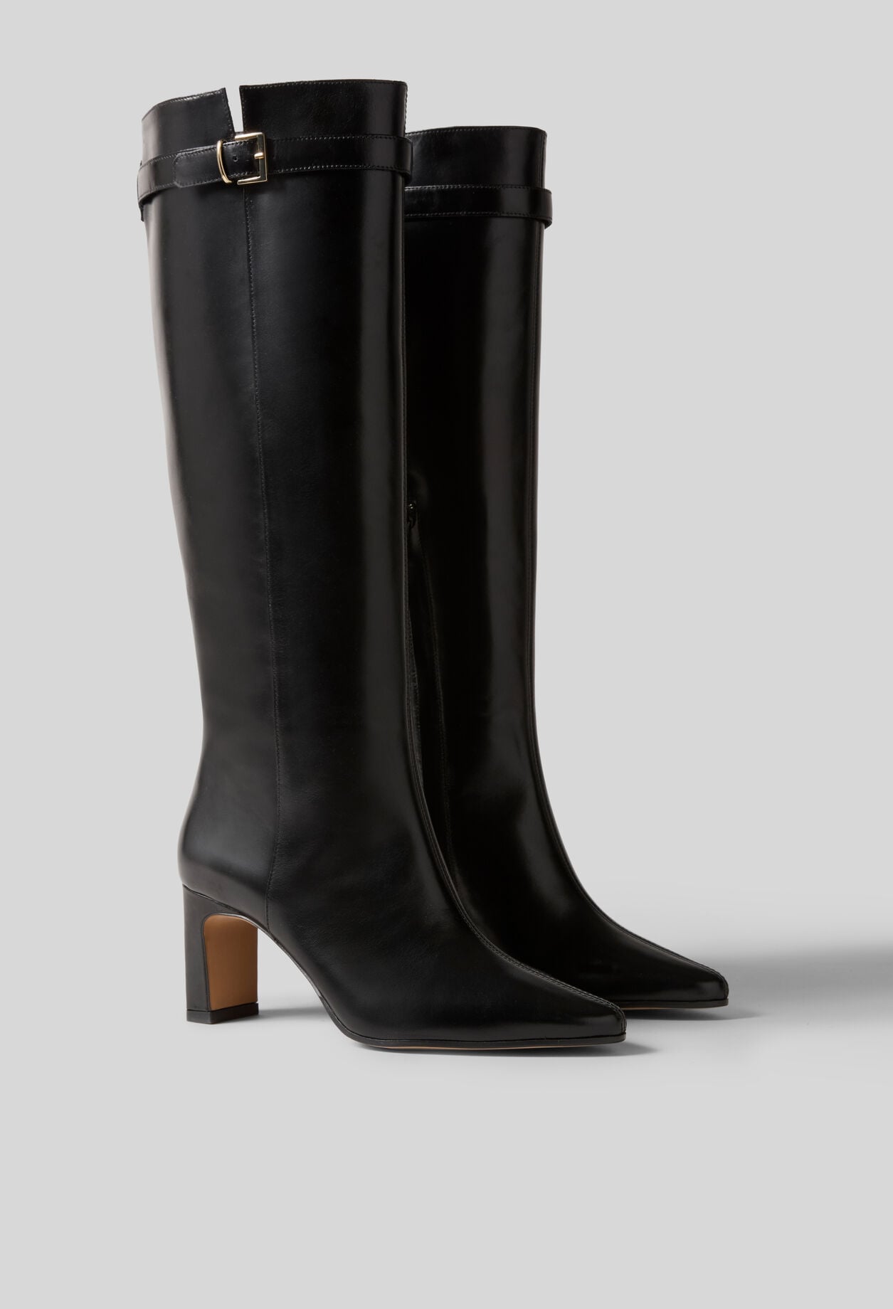 Hohe gewachste Glattlederstiefel