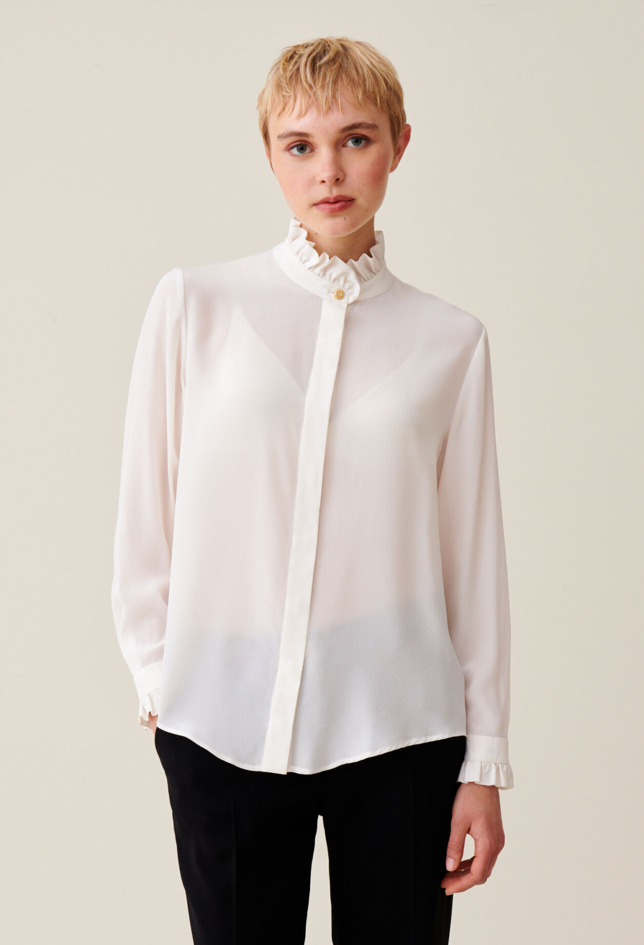 Bluse mit viktorianischem Kragen