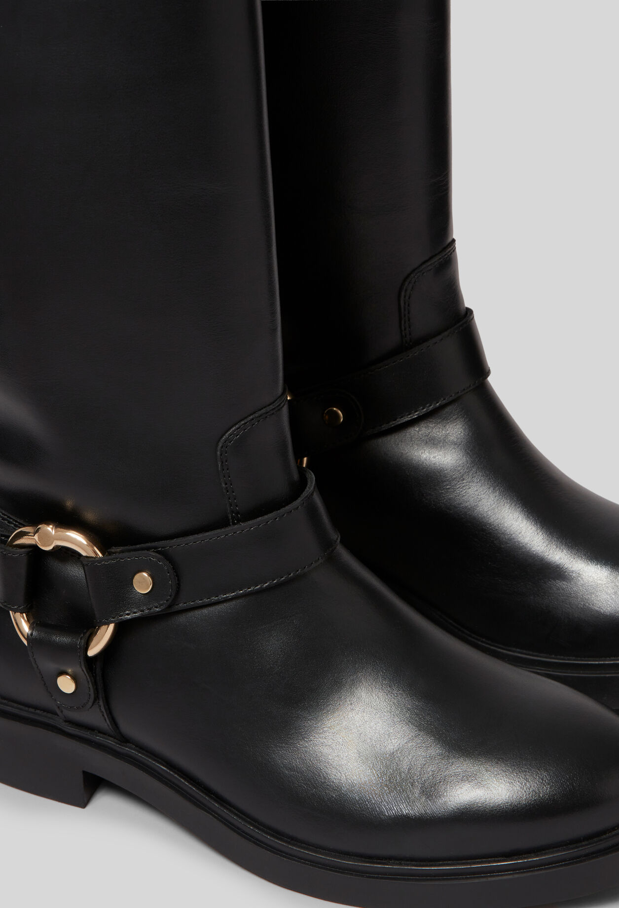 Hohe Lederstiefel