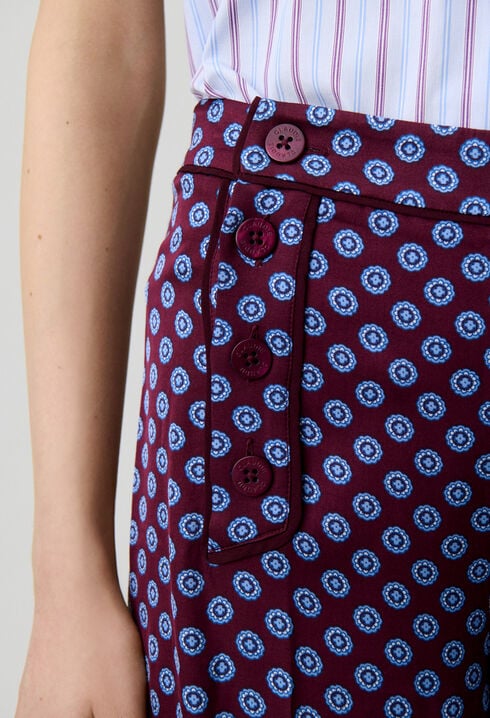 Satinhose mit Knopflatz