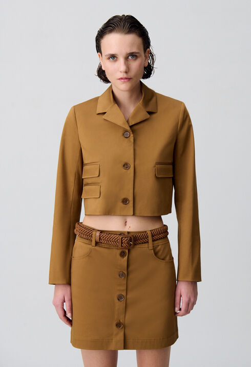 Short blazer with notched lapels