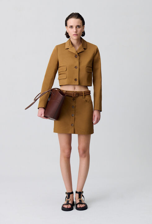 Short blazer with notched lapels
