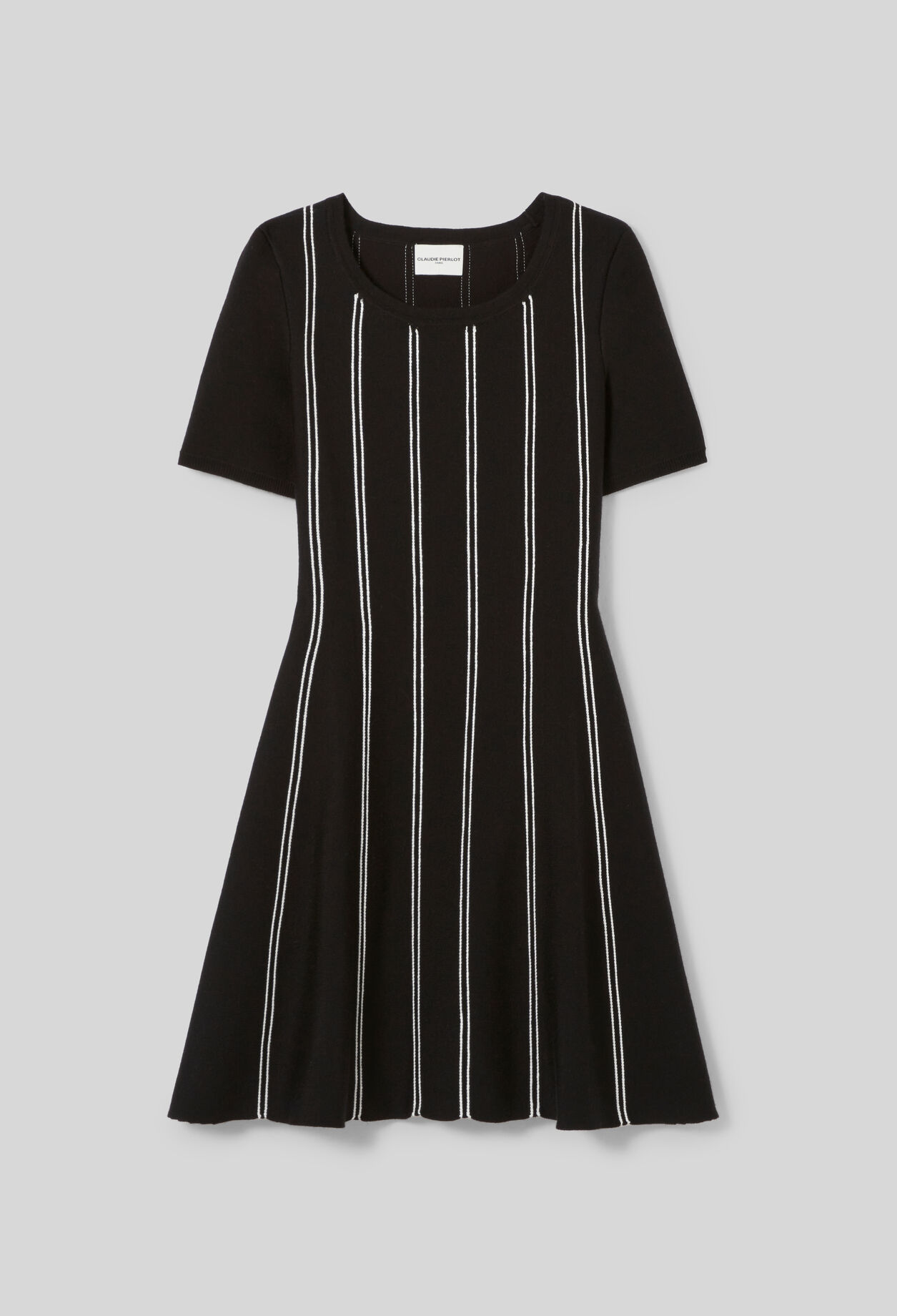 Kurzes, ausgestelltes Strickkleid