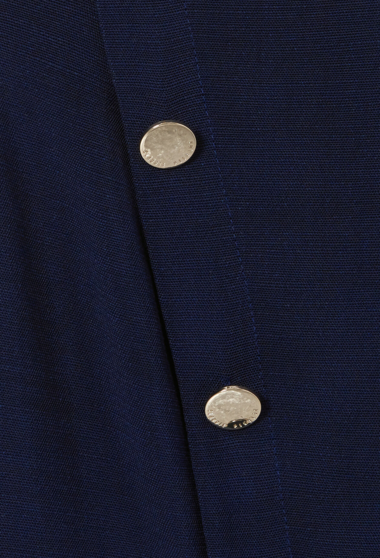 Tailliertes kurzes Kleid