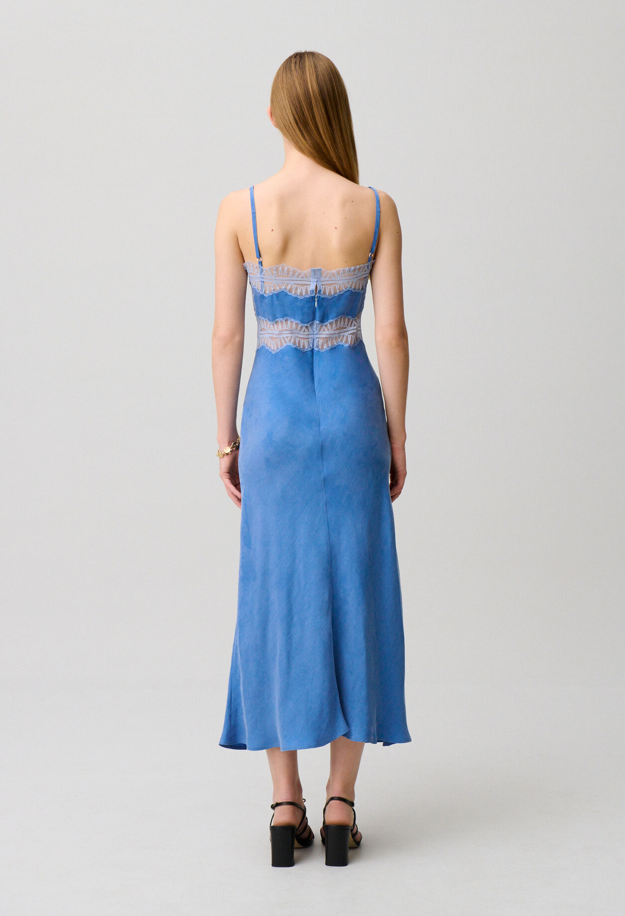 Langes Spitzenkleid