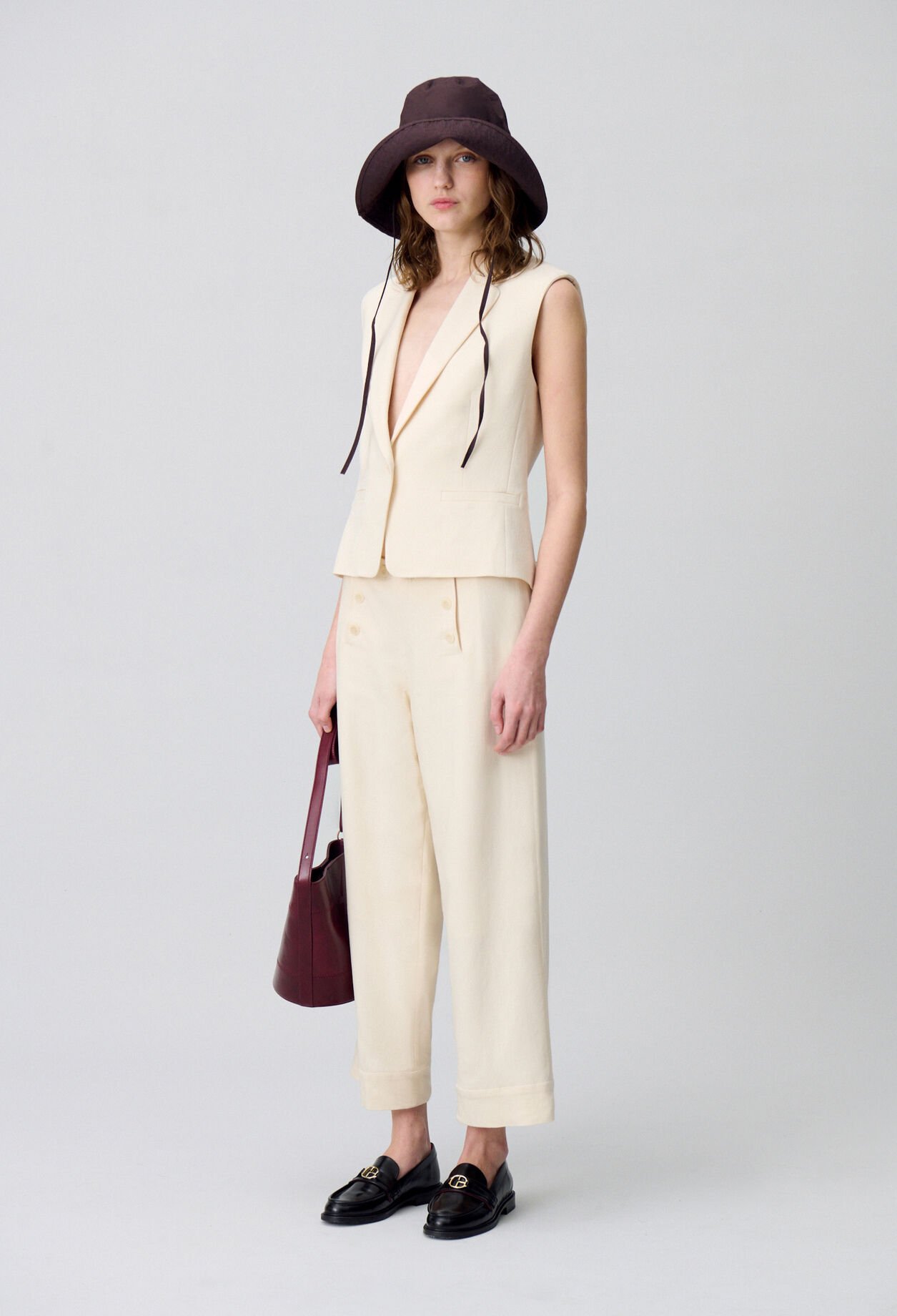 Sleeveless tailored blazer
