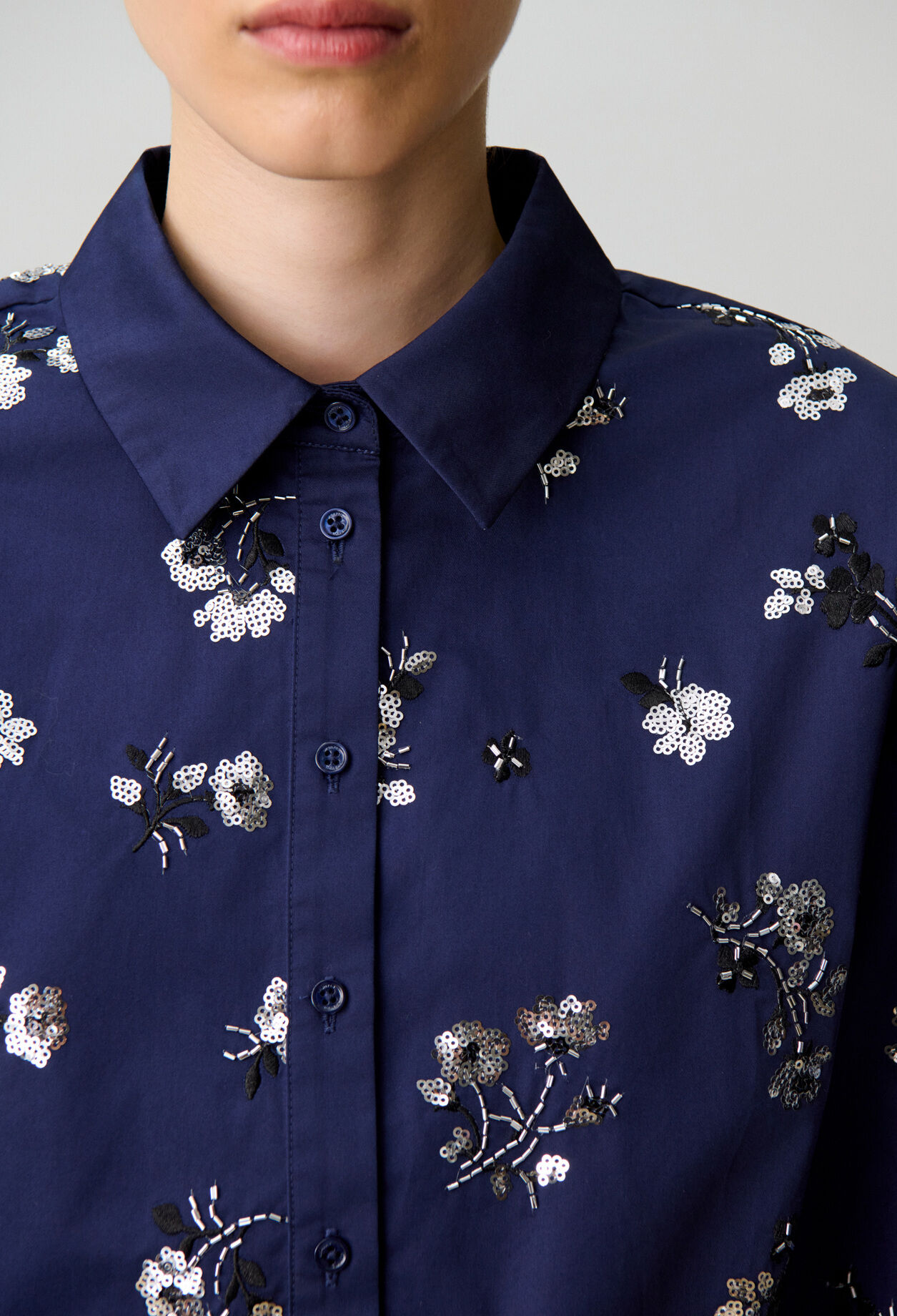 Floral cropped shirt
