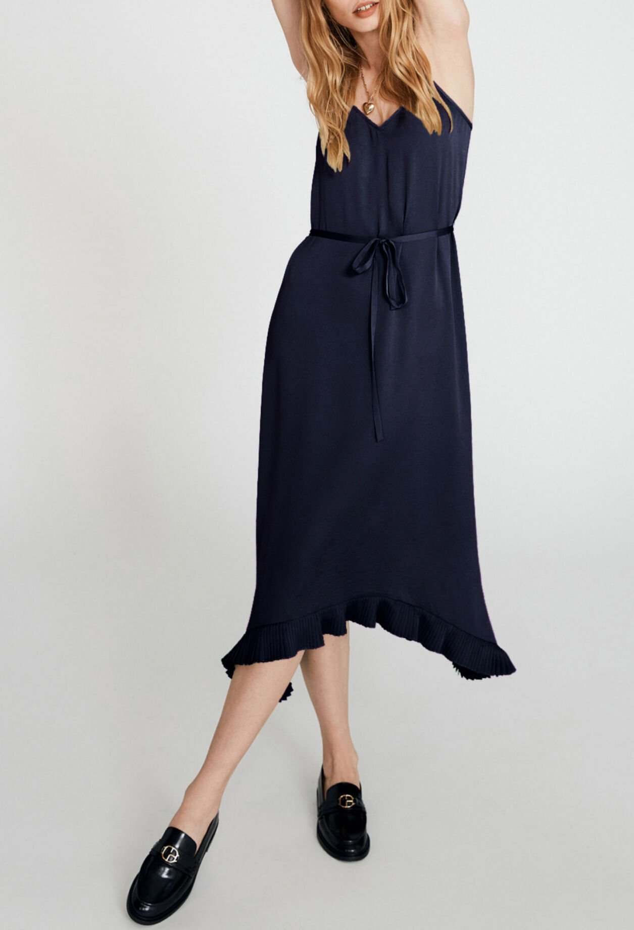 Ausgestelltes Kleid mit Trägern