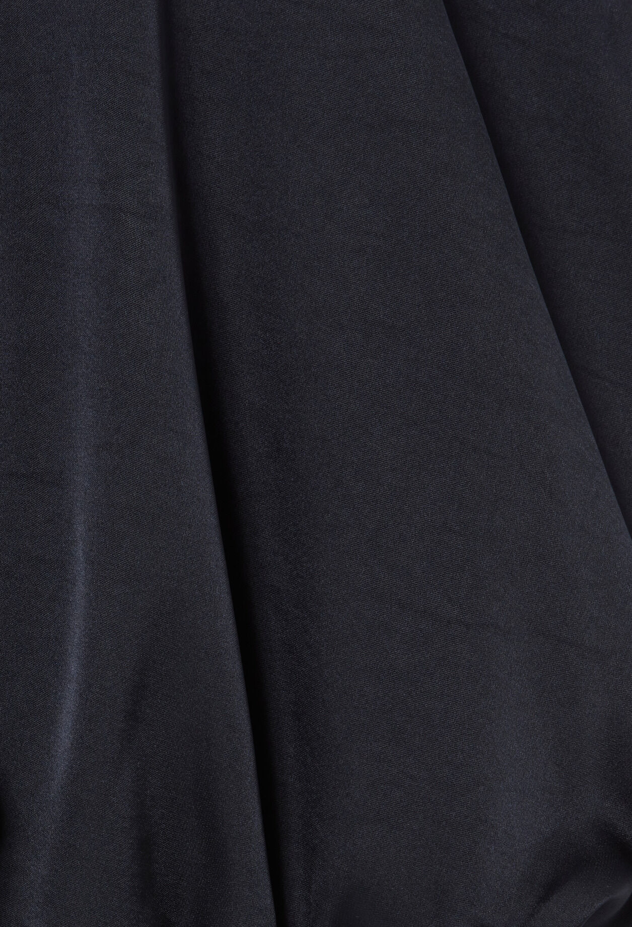 Top satin&eacute; dos nu