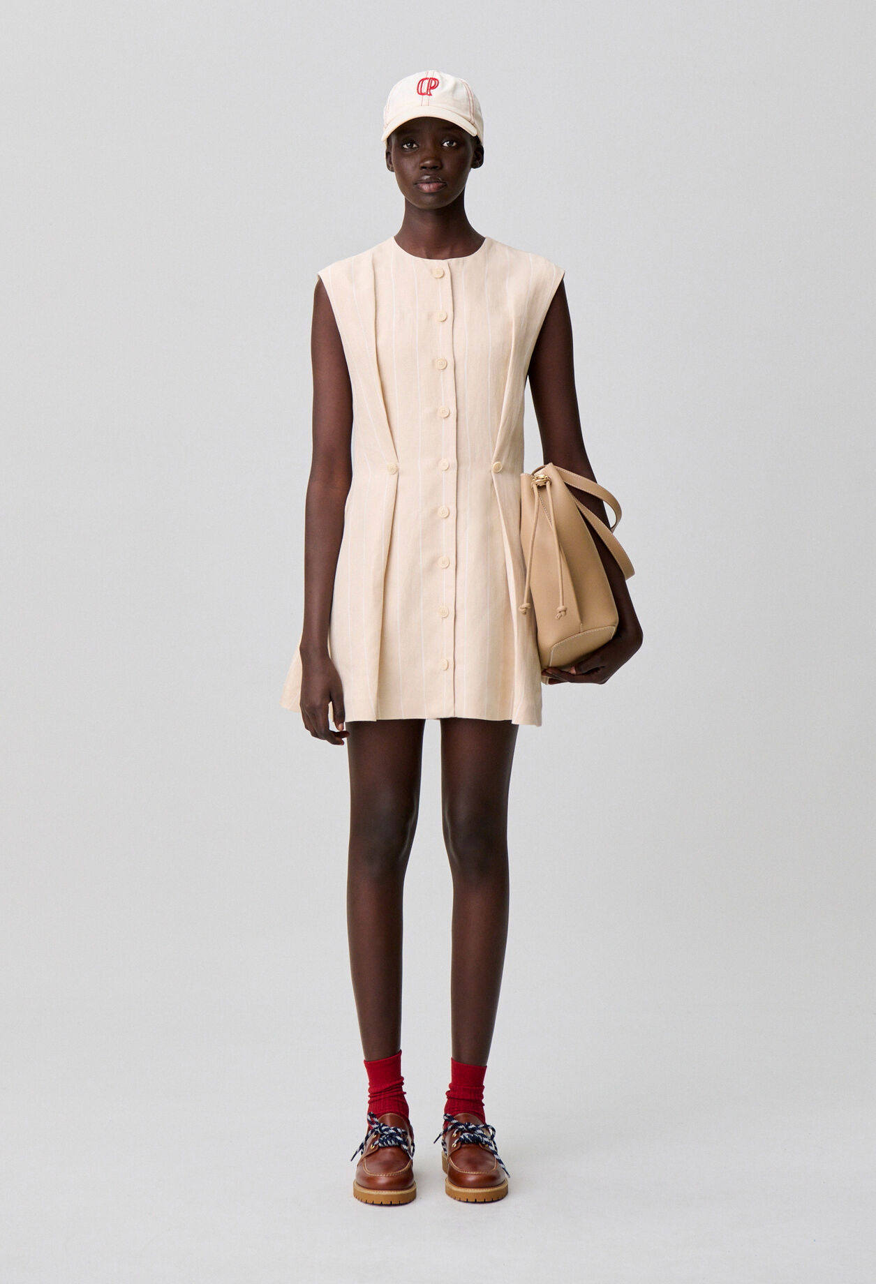 Robe courte sans manches