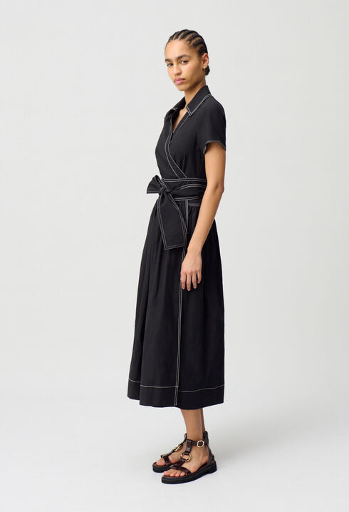 Langes Kleid mit Gürtel
