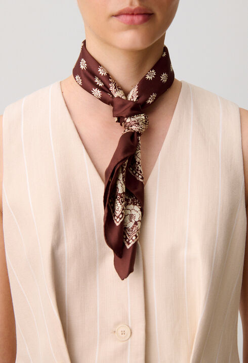 Foulard carr&eacute; imprim&eacute;