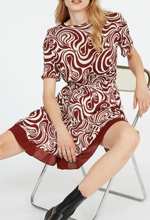 Kurzes Kleid mit Drucken