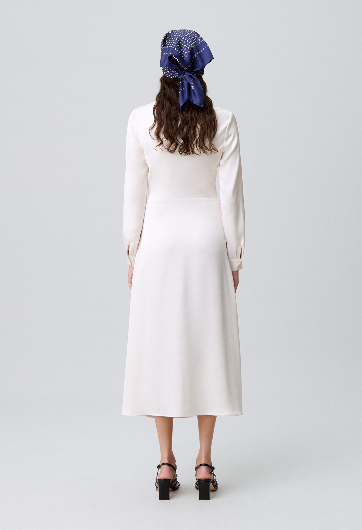 Robe longue satinée fluide