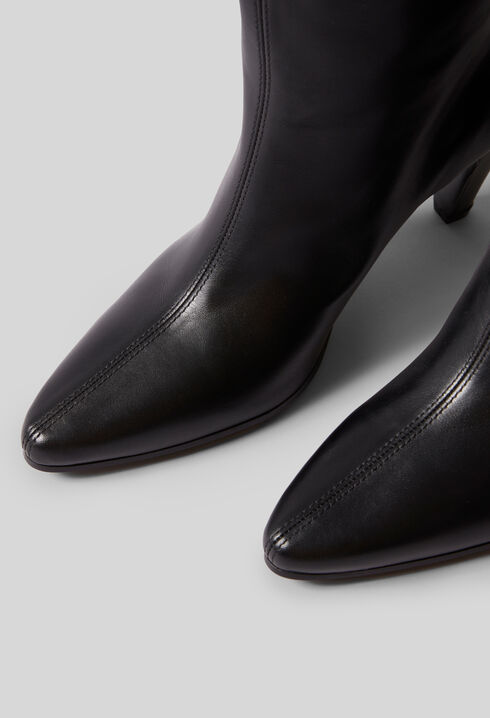 Hohe Lederstiefel