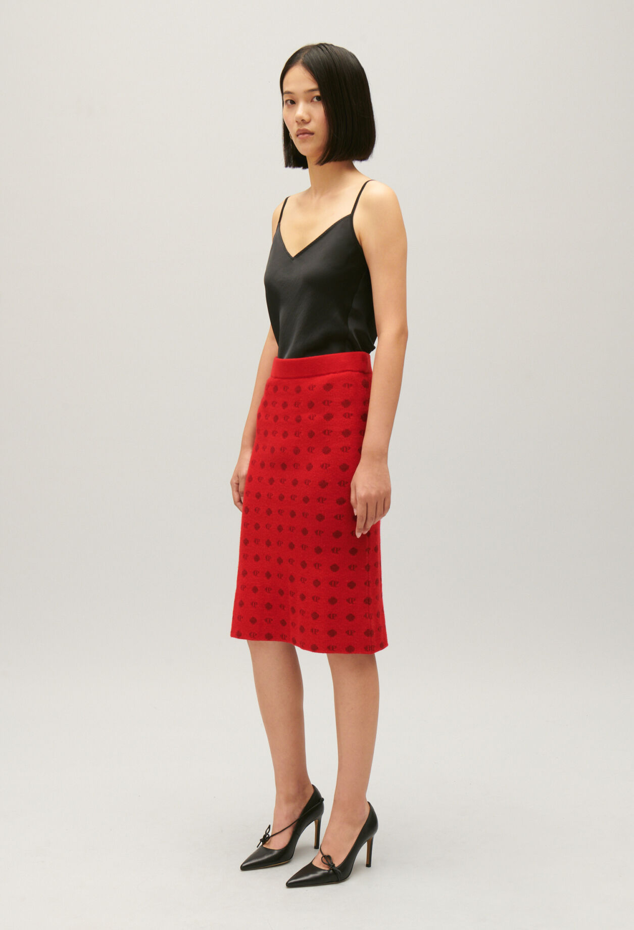 Mid-length red knit skirt
