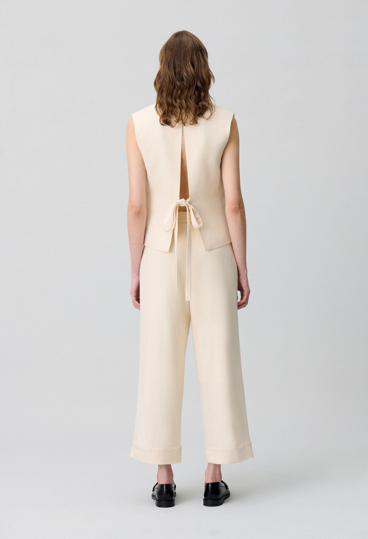 Sleeveless tailored blazer