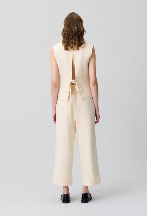 Sleeveless tailored blazer