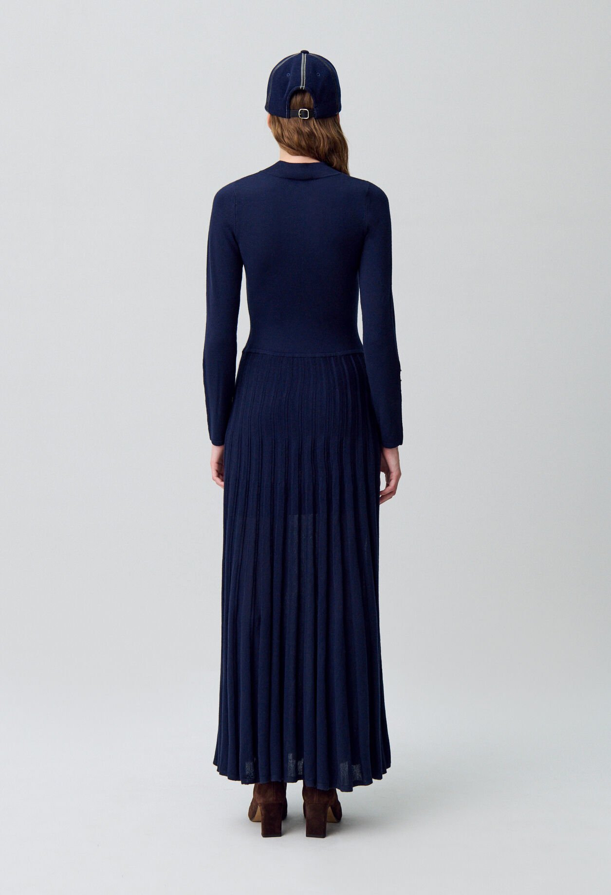 Langes Strickkleid mit Kragen