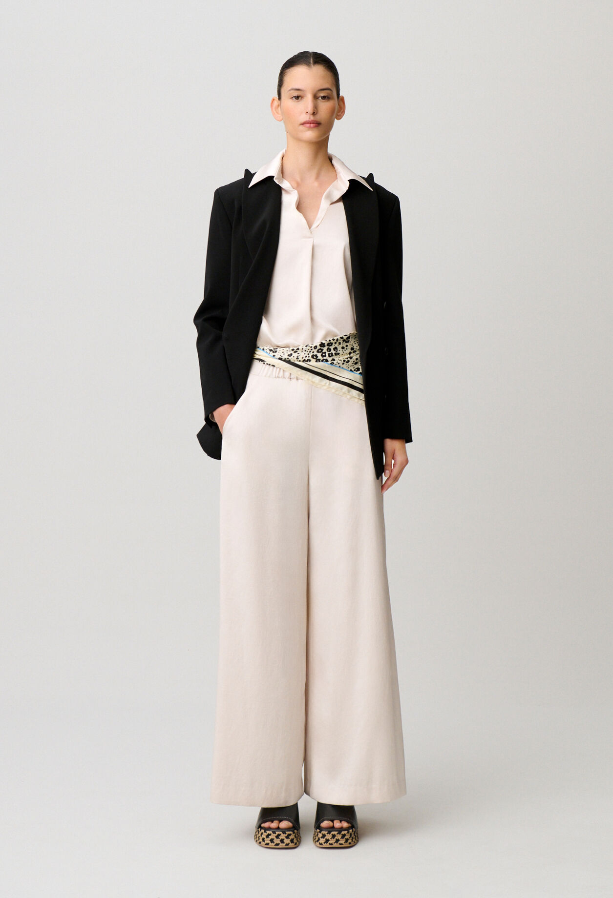 Flie&szlig;ende Bluse mit Kragen