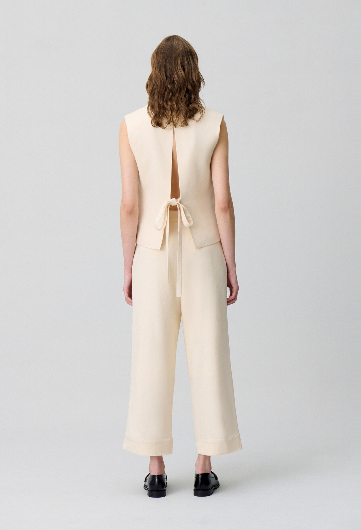 Sleeveless tailored blazer