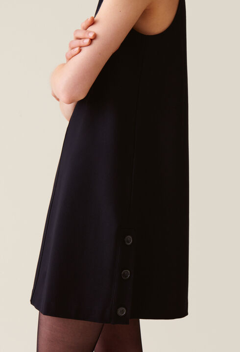 Ärmelloses kurzes Kleid