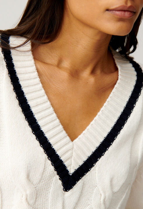 Strickpullover mit Zopfmuster in Beige