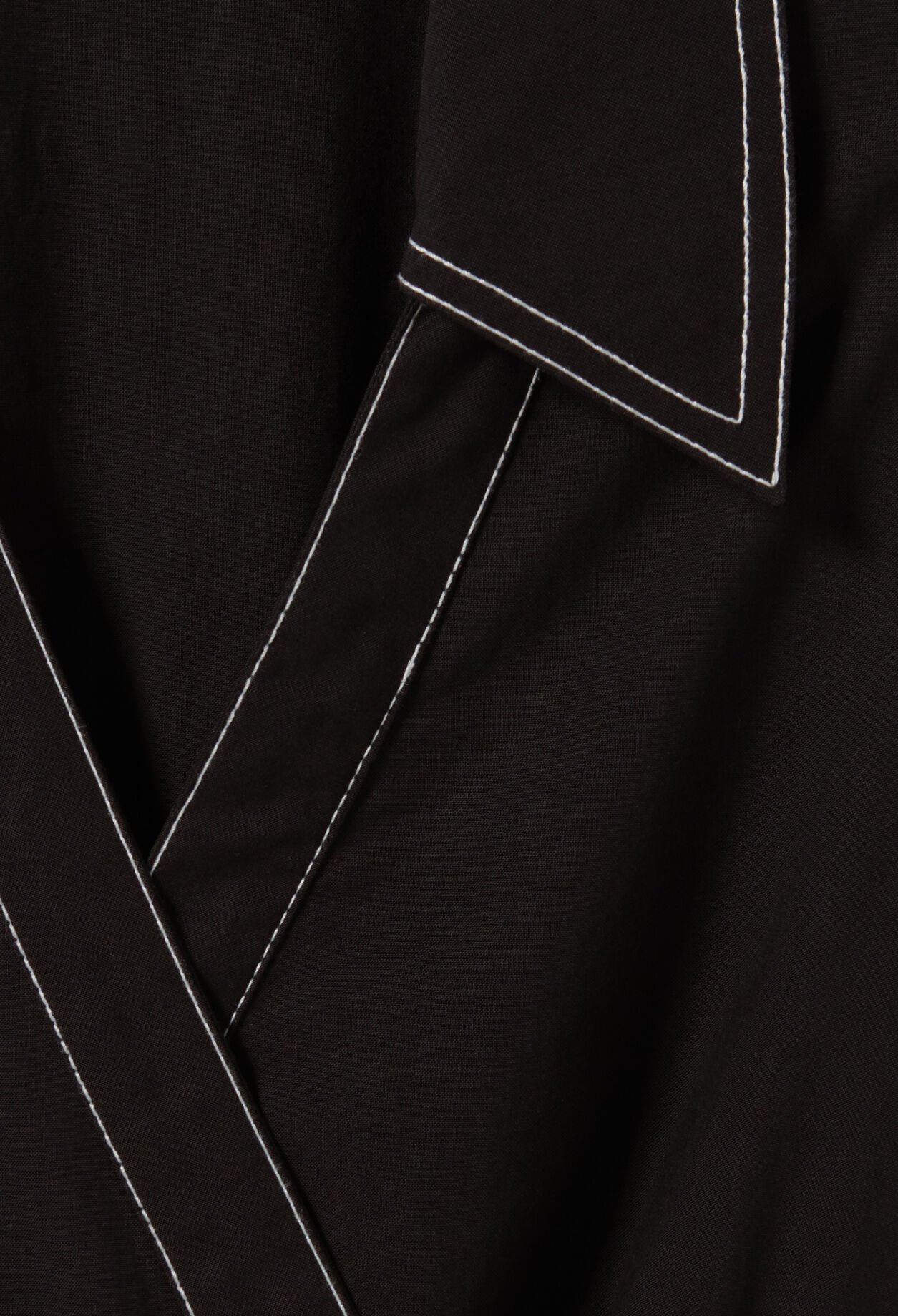 Langes Kleid mit Gürtel