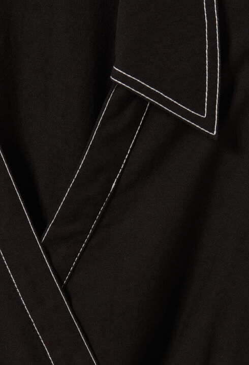 Langes Kleid mit Gürtel