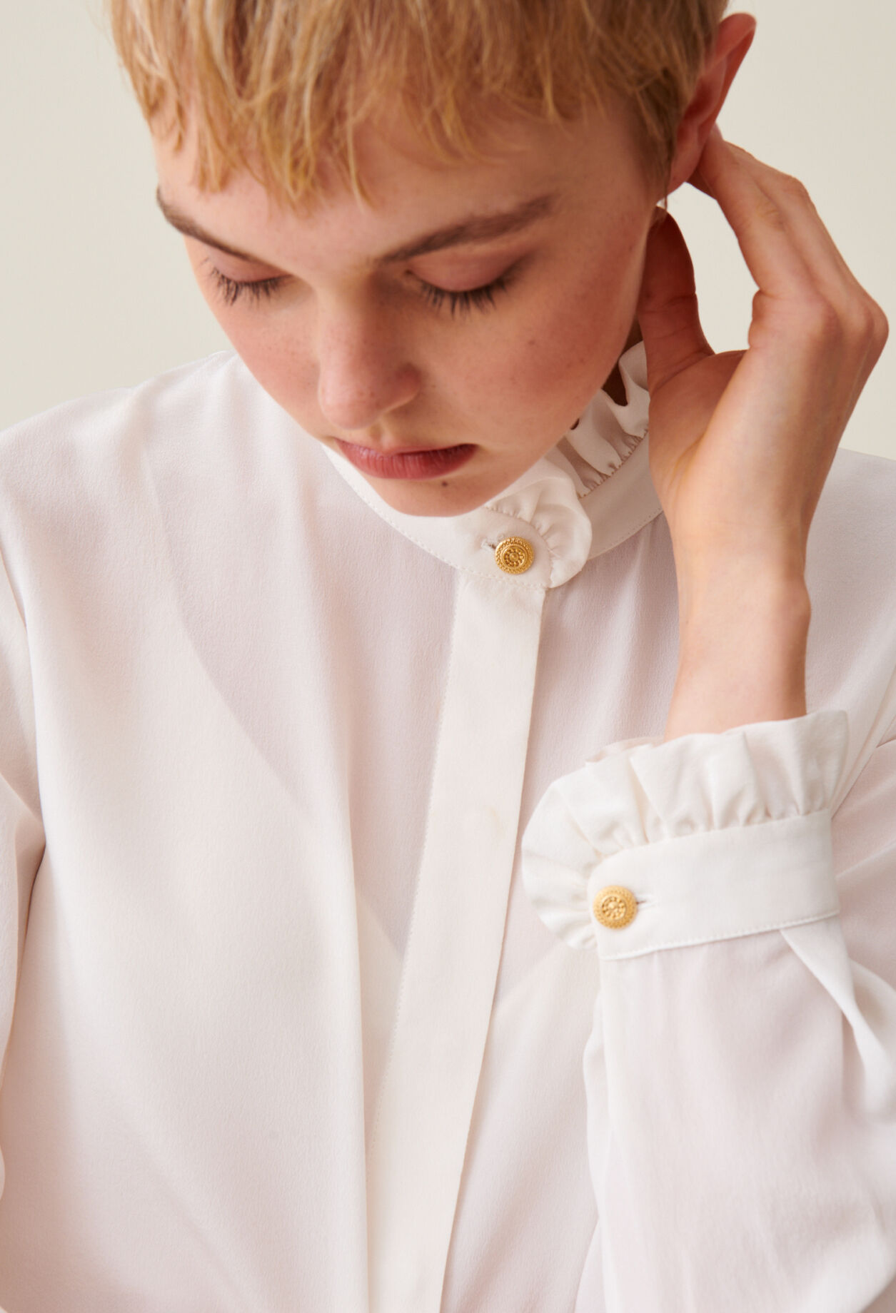 Bluse mit viktorianischem Kragen