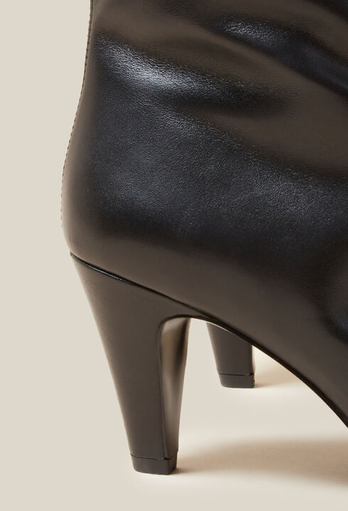 Hohe Lederstiefel