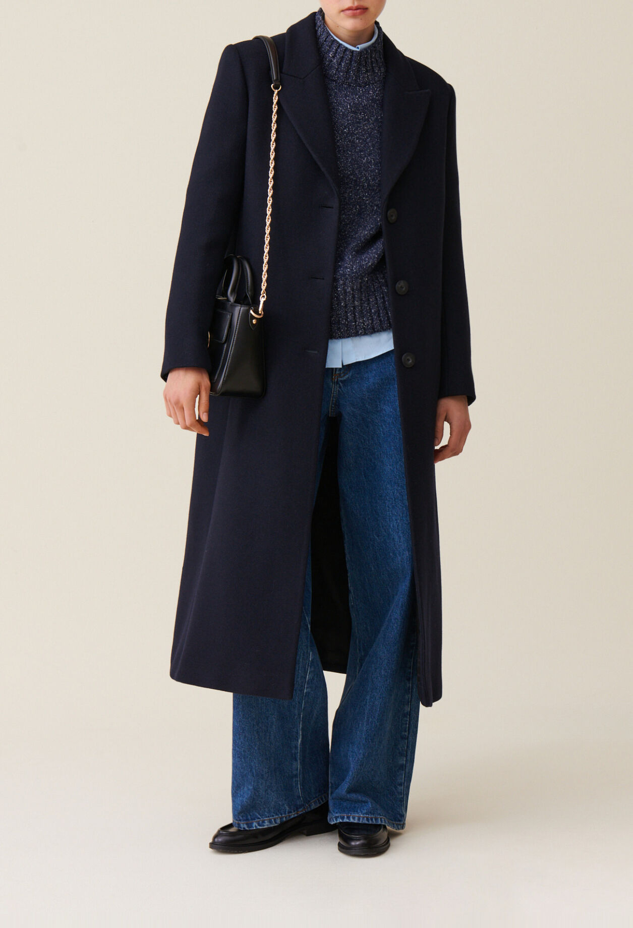 Mid-length straight coat