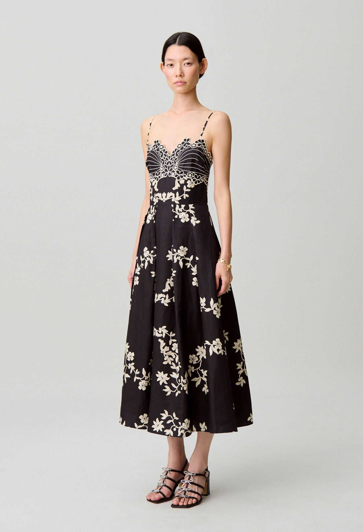 Tr&auml;gerkleid mit Blumenstickerei