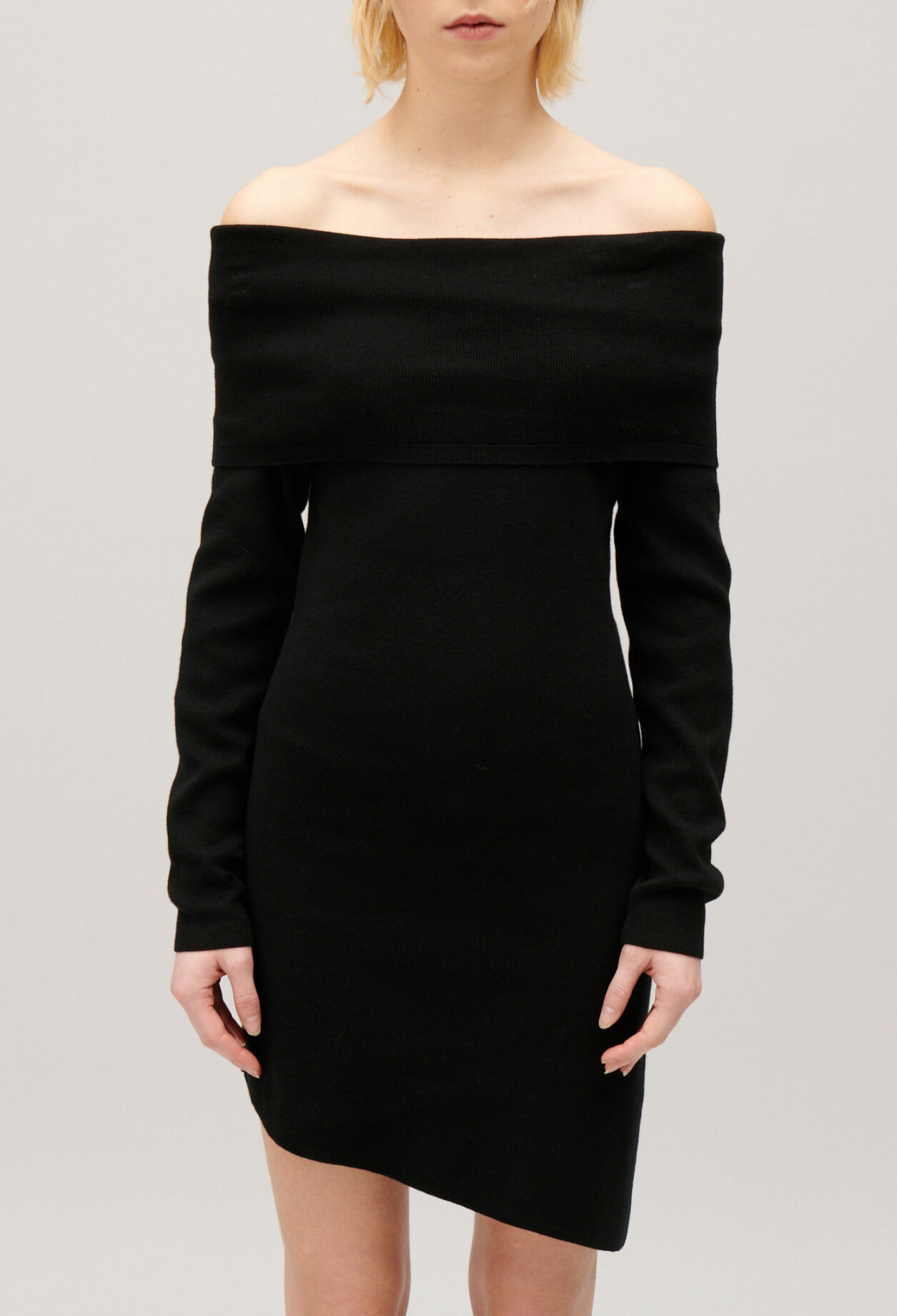 Asymmetrisches Strickkleid