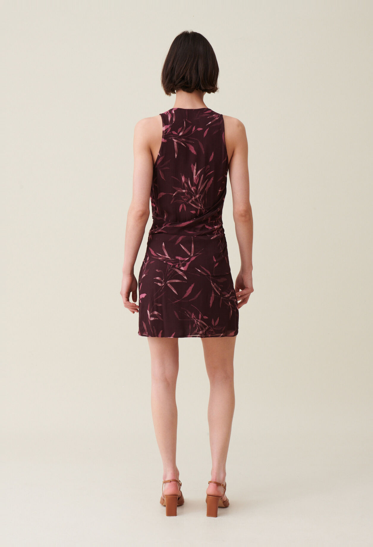 Robe courte fluide sans manches