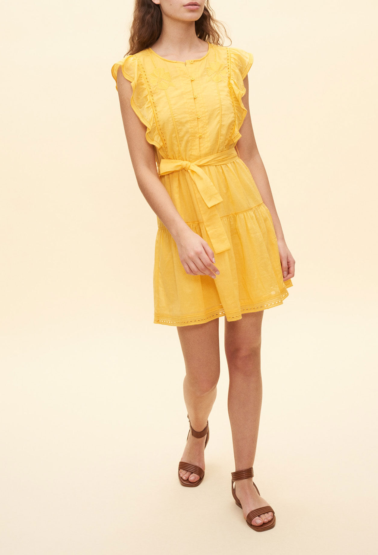 Robe jaune à volants
