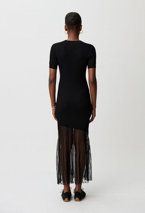 Kurzes ausgestelltes Strickkleid