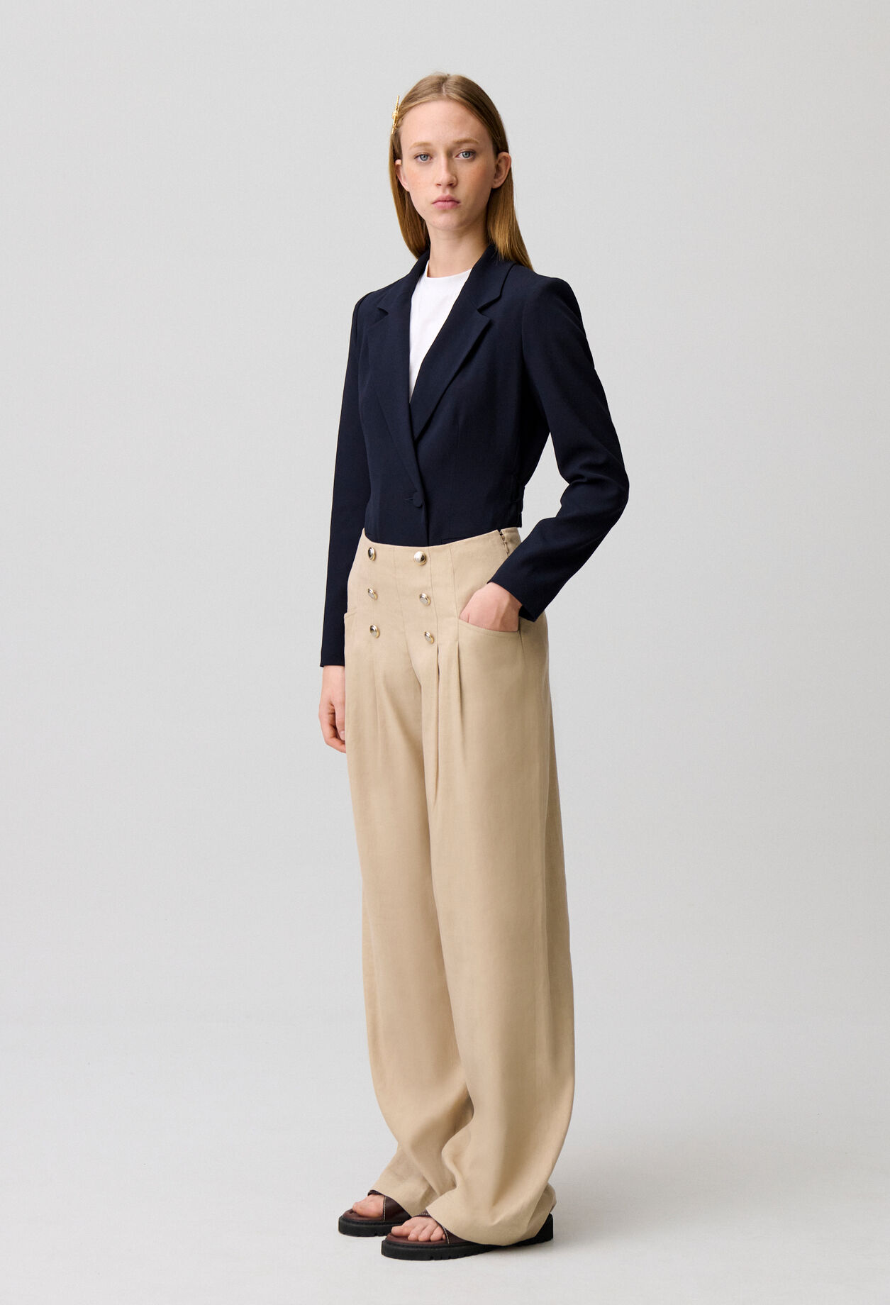 Buttoned linen trousers