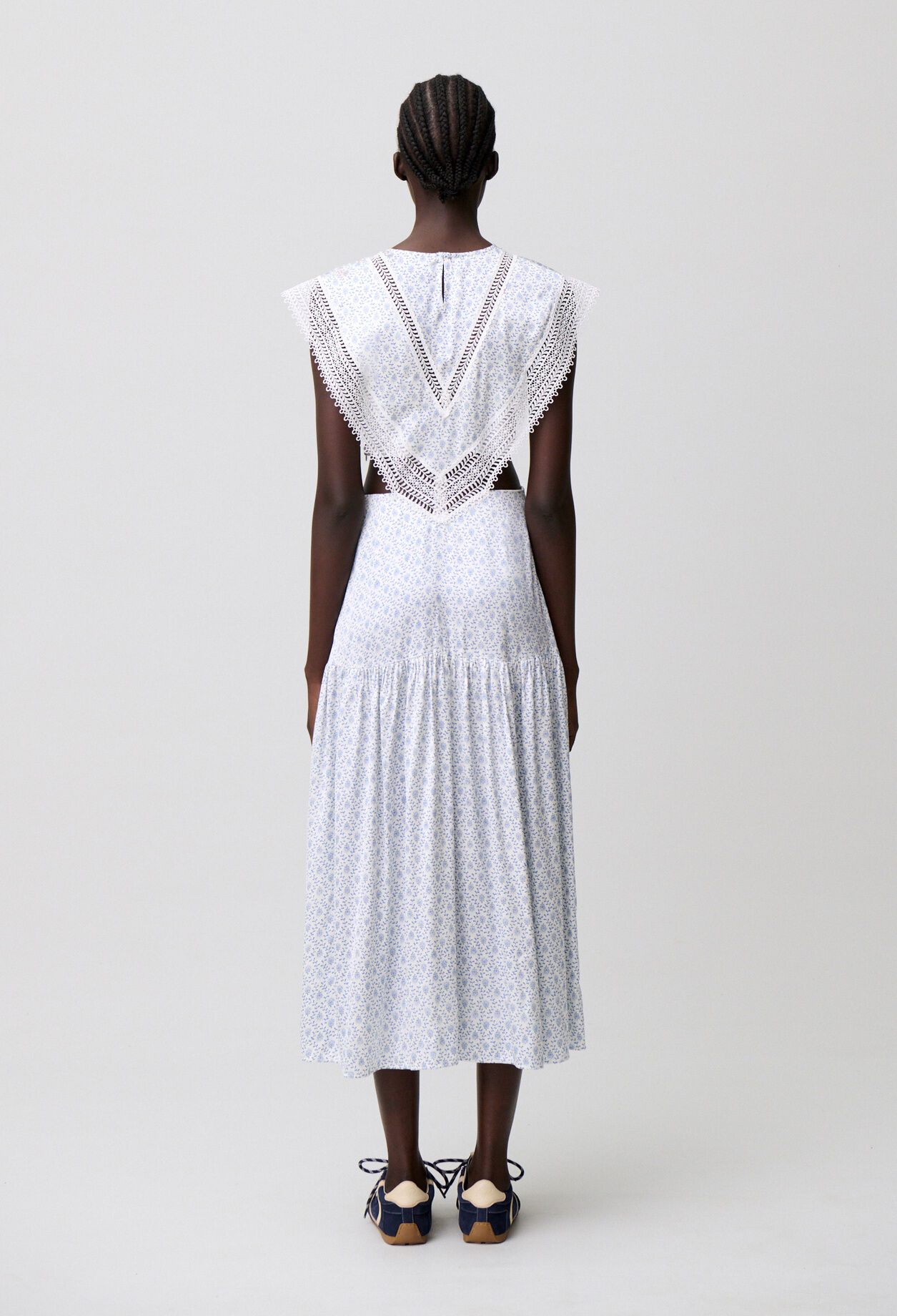 Robe longue satin&eacute;e dentelle