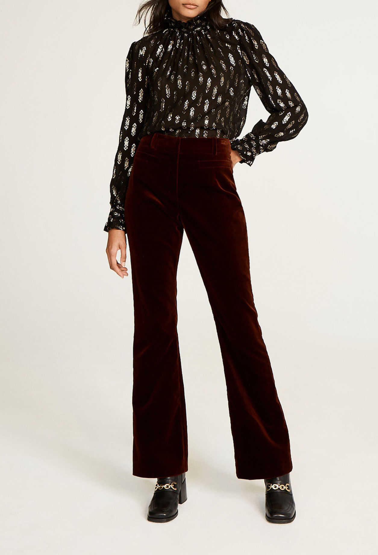 Besticktes schwarzes Top