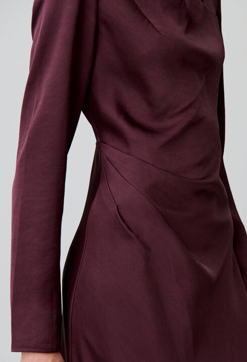 Robe longue satinée asymétrique