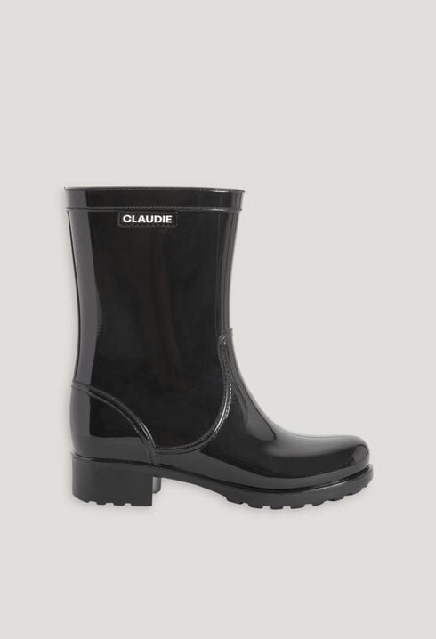 Black Wellington boots