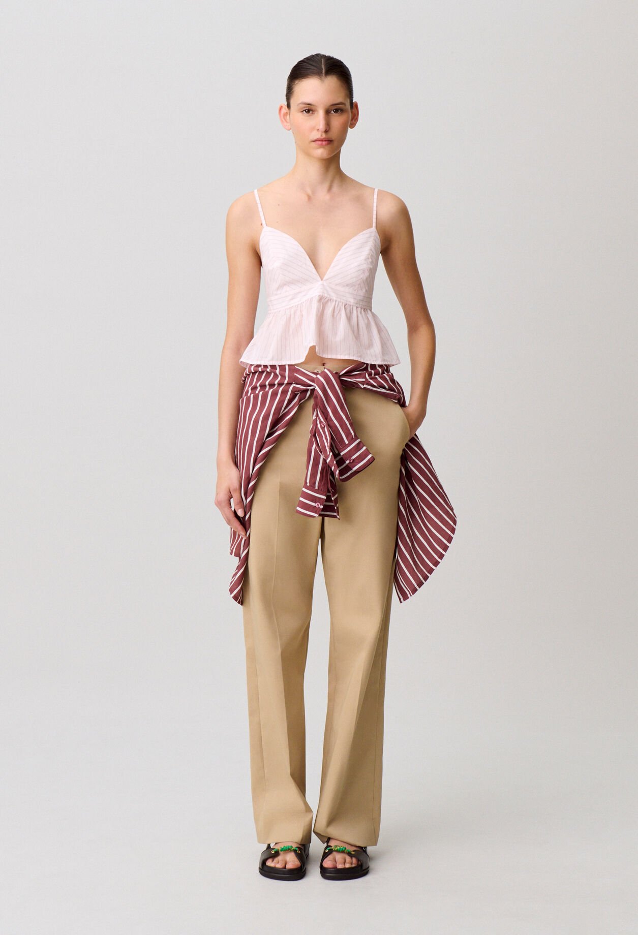 Top mit tiefem Ausschnitt