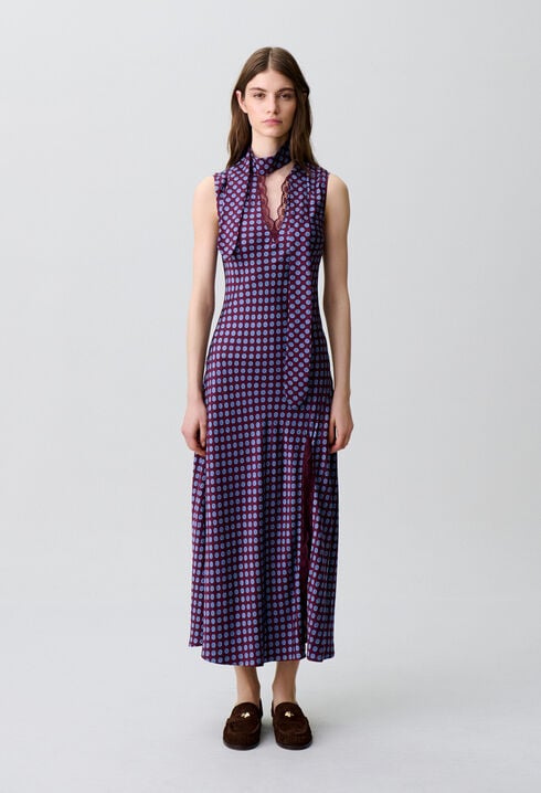 Langes flie&szlig;endes Spitzenkleid