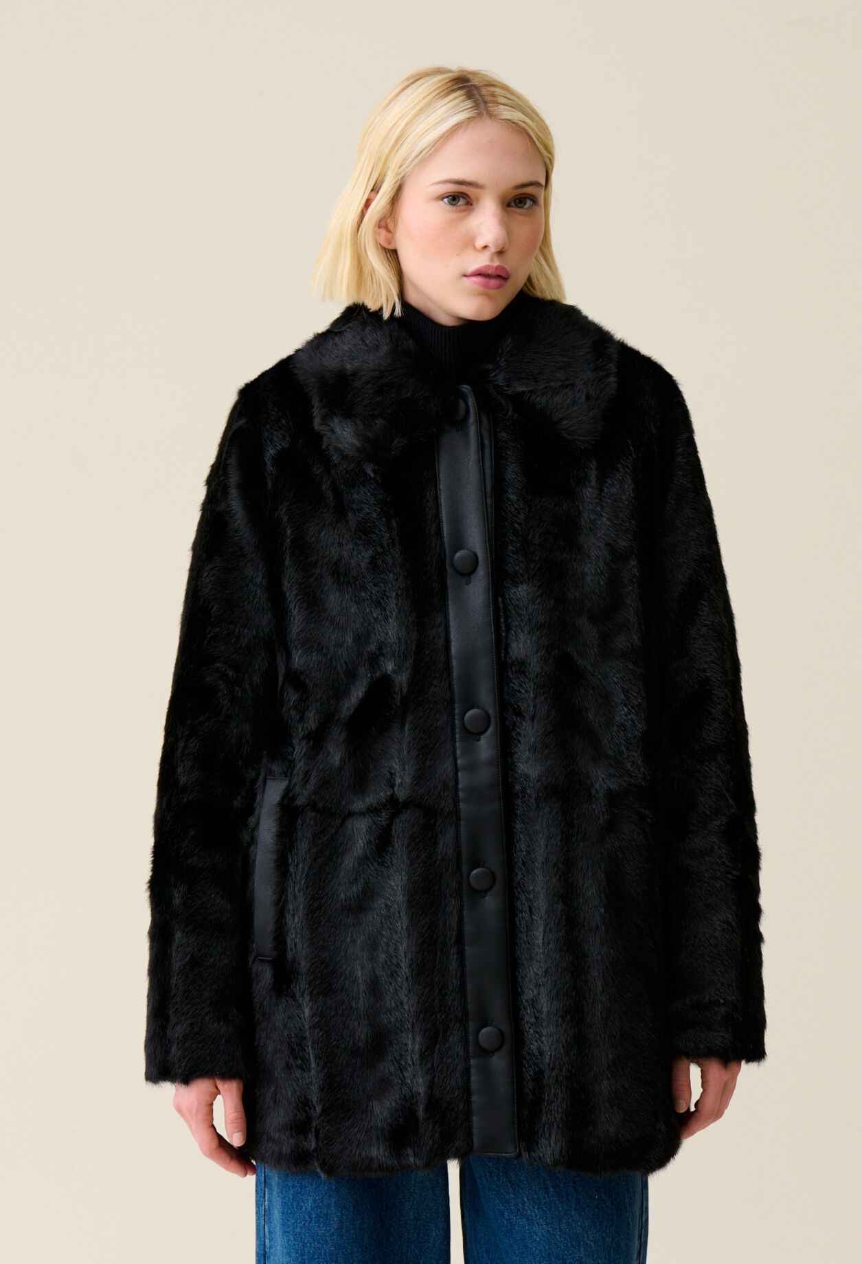 Manteau fausse fourrure noir
