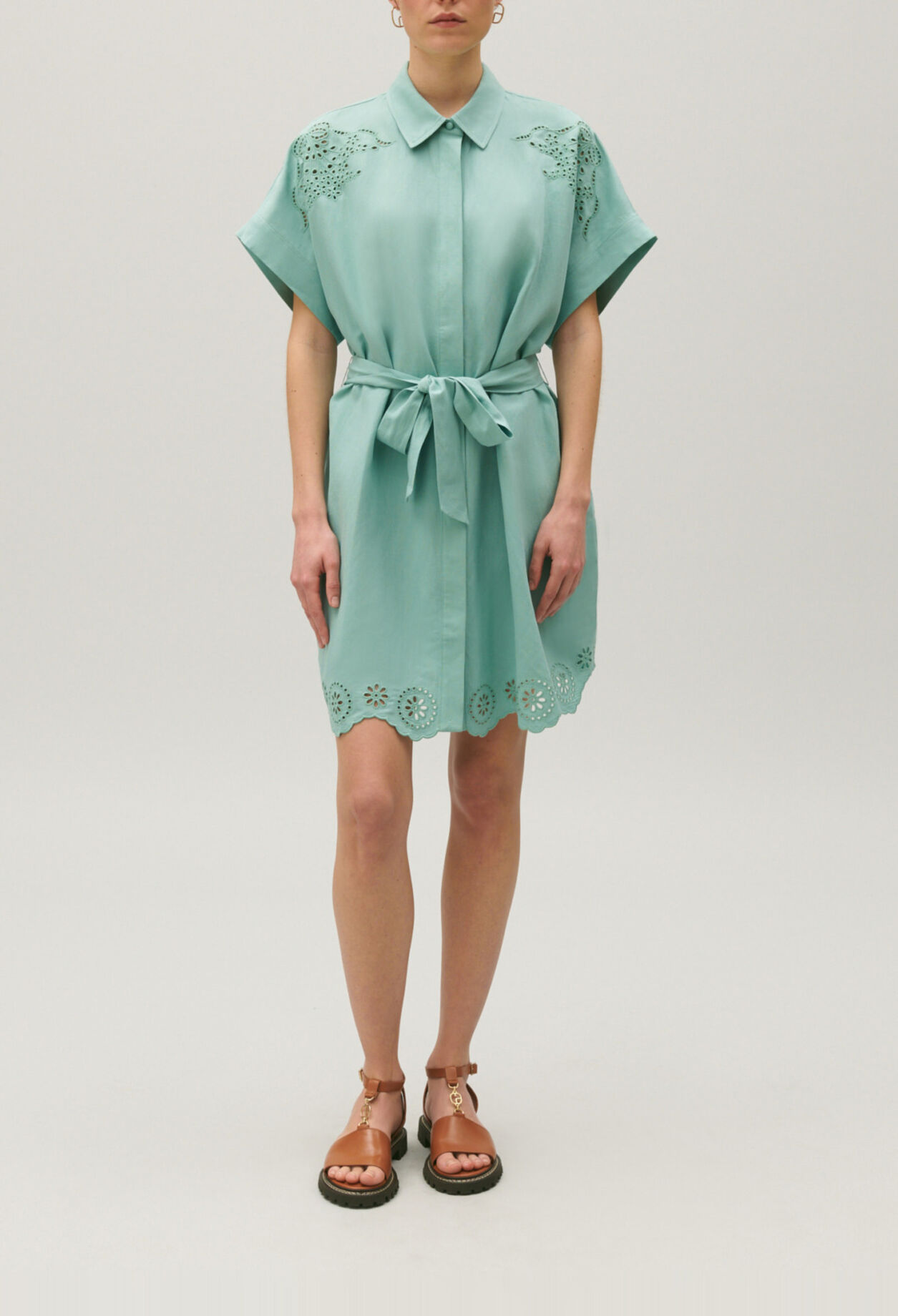 Robe chemise courte broderie anglaise